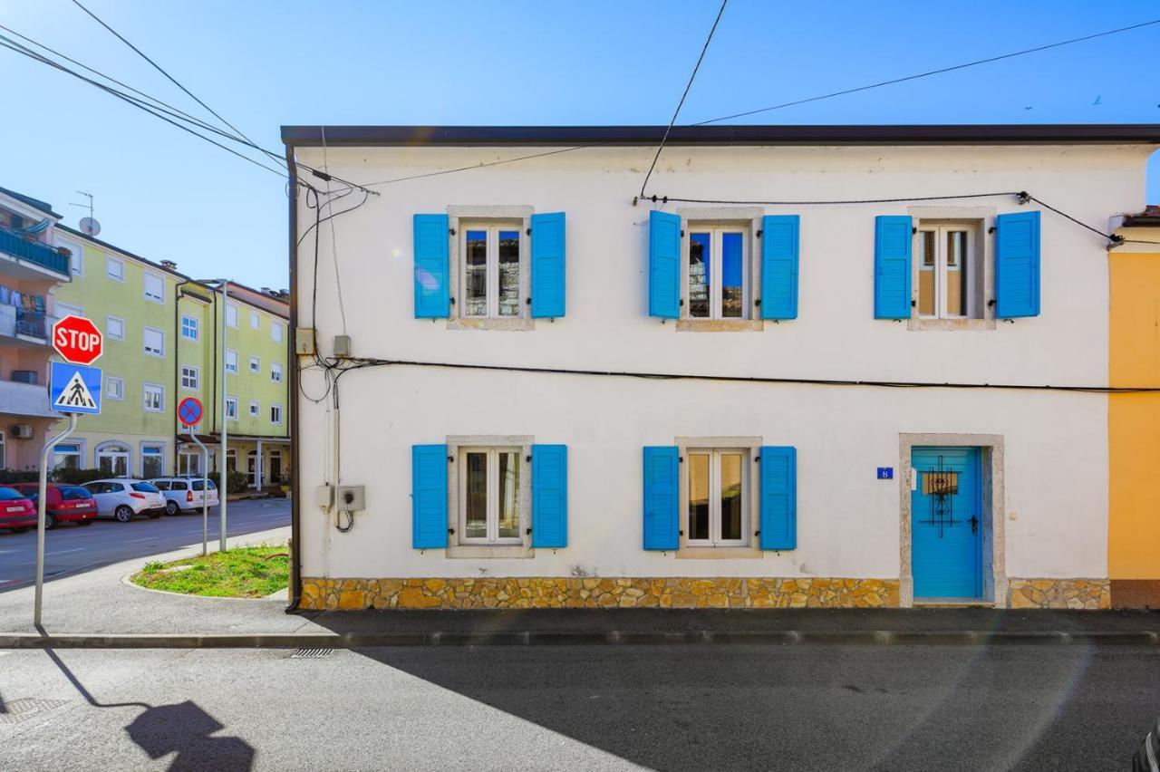 Center House With Apartments Umag Exterior foto